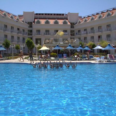 Golden Sunset Hotel&Spa Kemer Ngoại thất bức ảnh A swimming pool at a hotel in Turkey