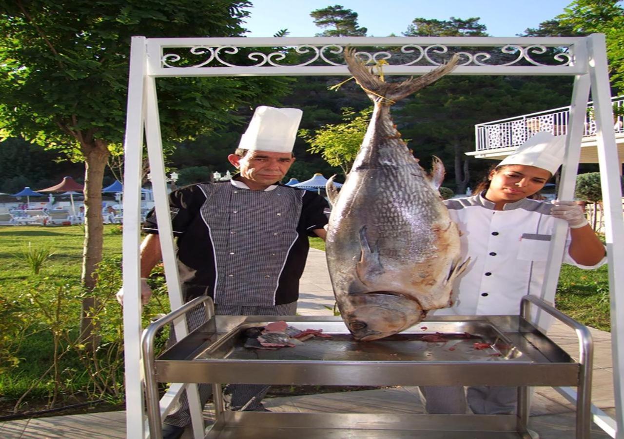 Golden Sunset Hotel&Spa Kemer Ngoại thất bức ảnh Blue marlin being prepared for a wedding reception
