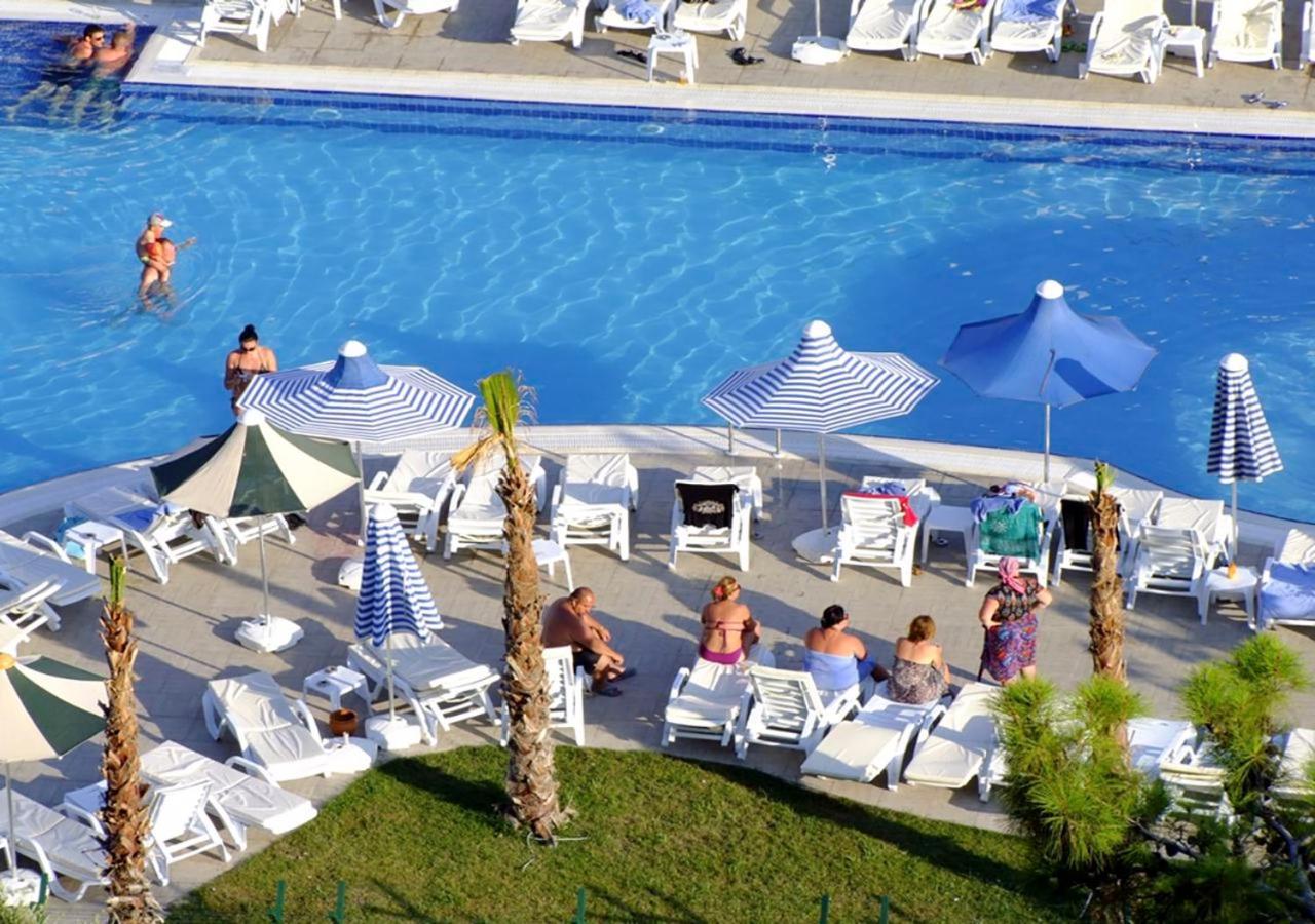 Golden Sunset Hotel&Spa Kemer Ngoại thất bức ảnh A pool at a hotel in Turkey