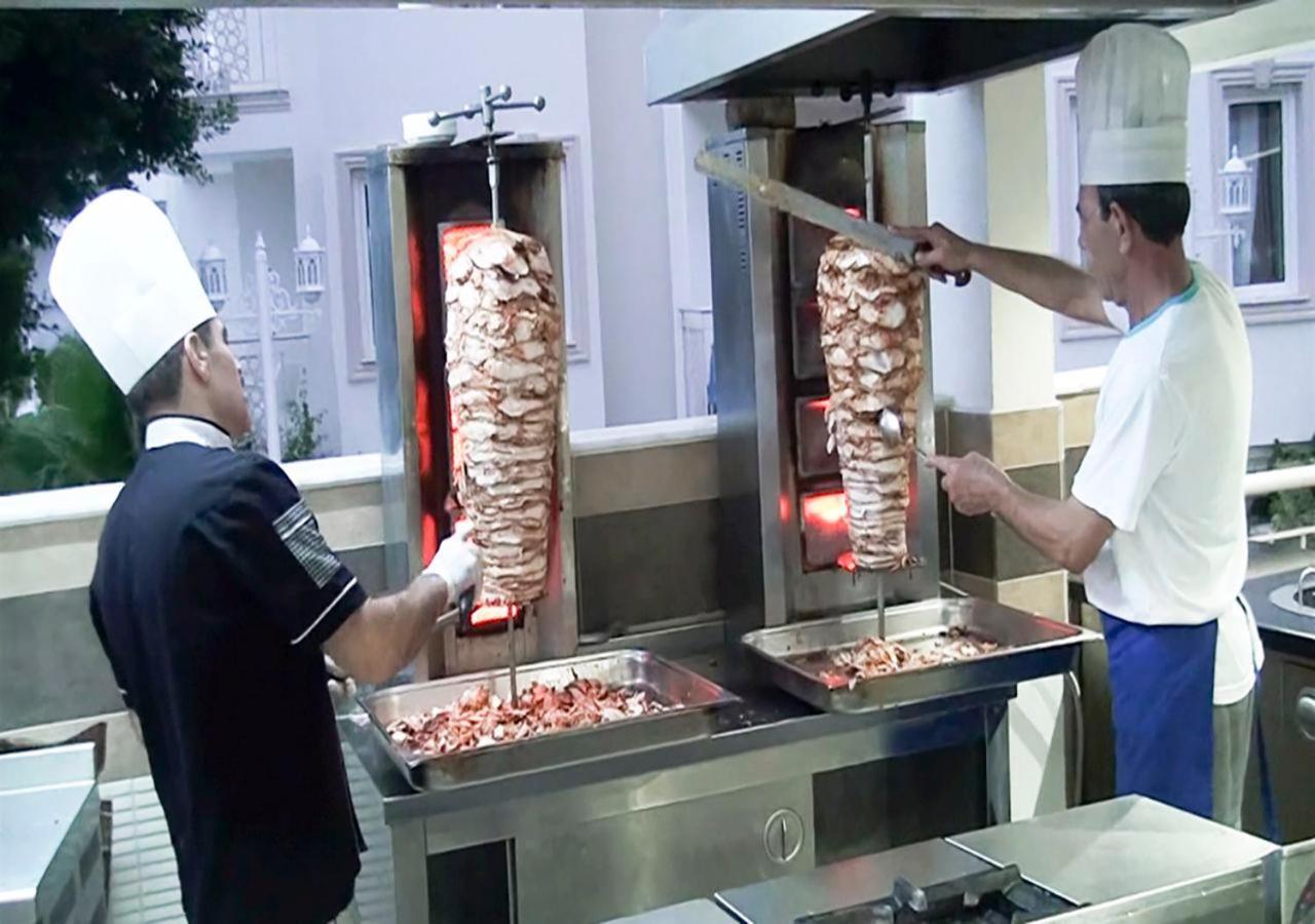 Golden Sunset Hotel&Spa Kemer Ngoại thất bức ảnh Gyros being prepared