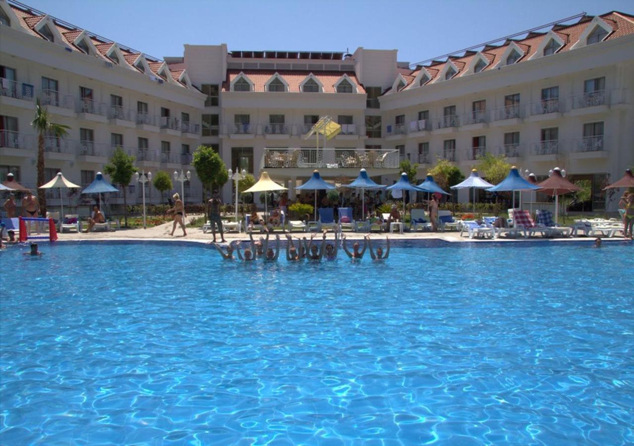 Golden Sunset Hotel&Spa Kemer Ngoại thất bức ảnh A swimming pool at a hotel in Turkey