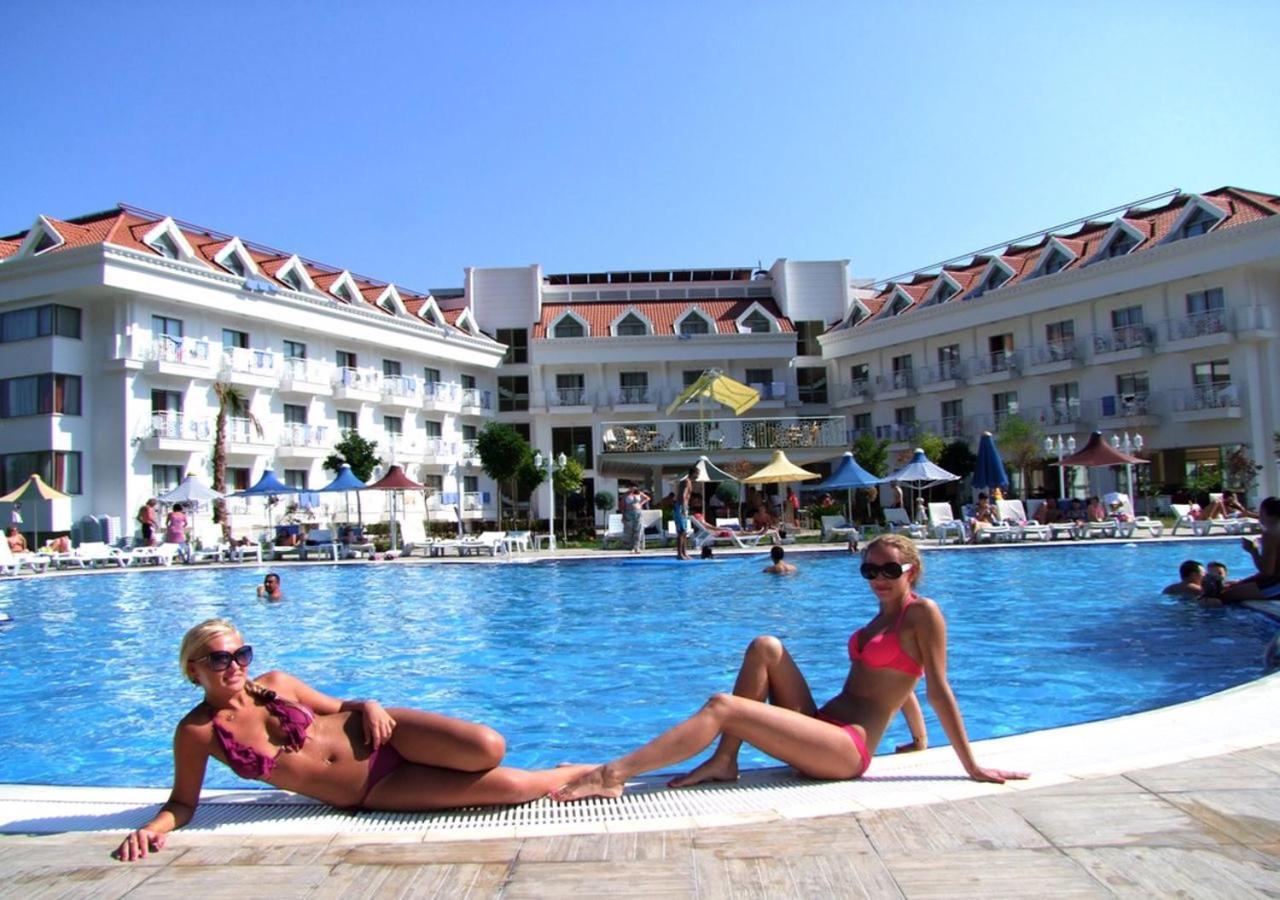 Golden Sunset Hotel&Spa Kemer Ngoại thất bức ảnh A pool at a hotel in Turkey