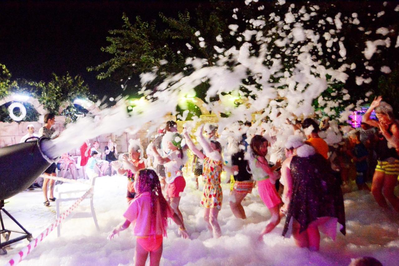 Golden Sunset Hotel&Spa Kemer Ngoại thất bức ảnh Foam party in Croatia
