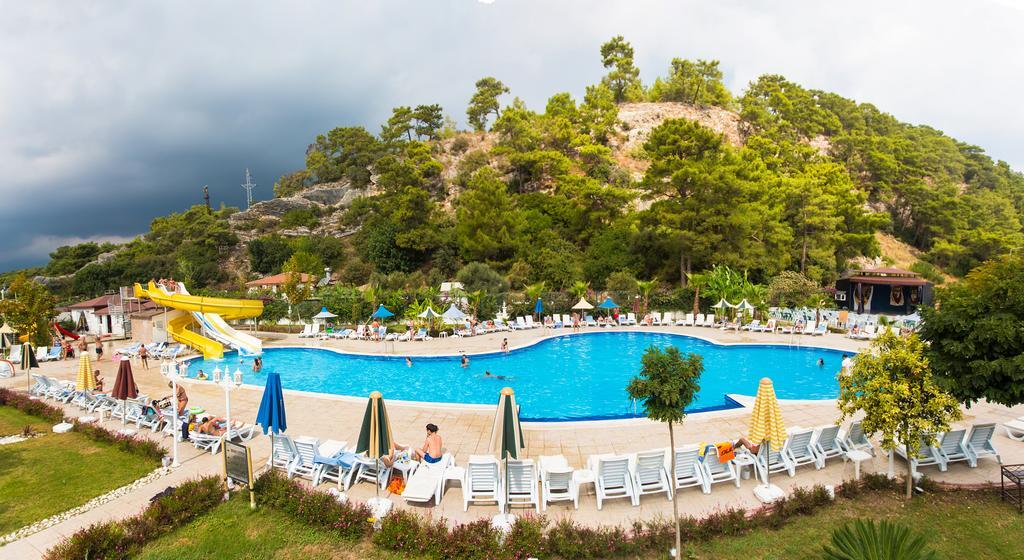 Golden Sunset Hotel&Spa Kemer Ngoại thất bức ảnh A swimming pool in Turkey