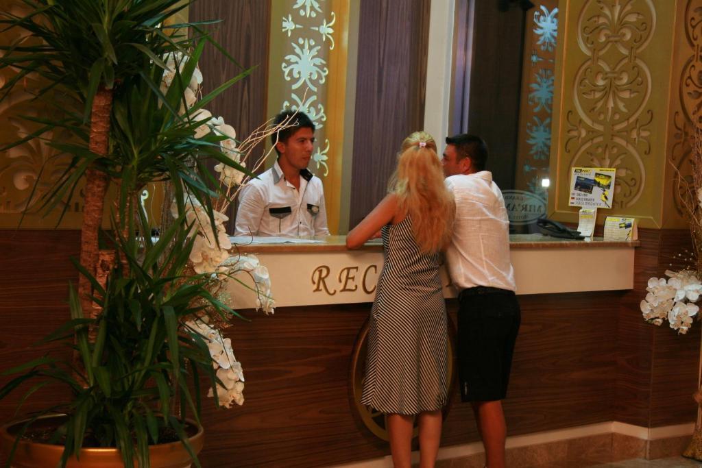 Golden Sunset Hotel&Spa Kemer Ngoại thất bức ảnh A receptionist at a hotel