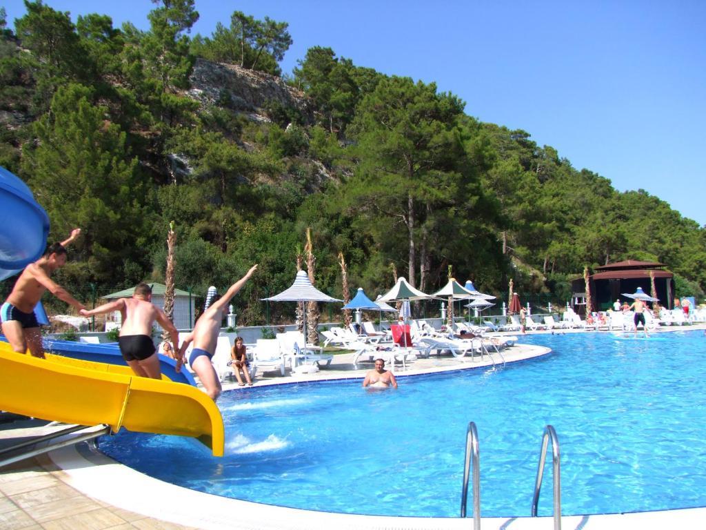 Golden Sunset Hotel&Spa Kemer Ngoại thất bức ảnh A water park in Turkey